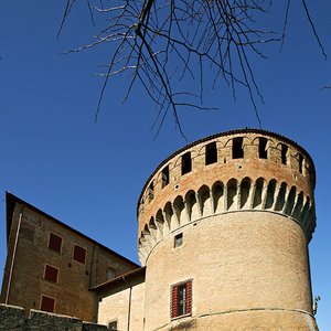 La primavera enologica della Rocca di Dozza