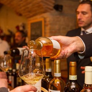 Wine tasting of Albana in Enoteca